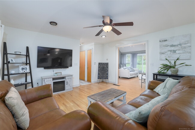 Foto del edificio - 266 Old Forge Rd