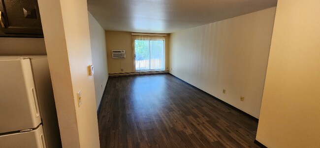 Building Photo - 5101 N Lovers Lane Rd
