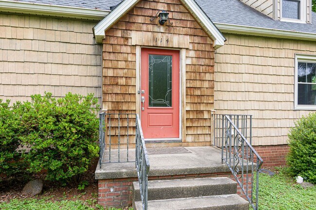 Building Photo - Charming Three-Bedroom Home East of Asheville