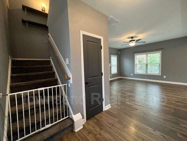 Foto del edificio - 4627 Cedar Pass Dr