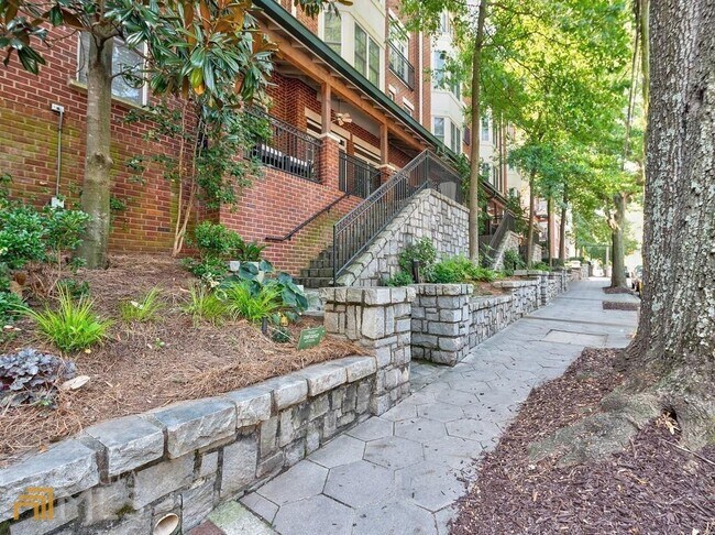Building Photo - 850 Piedmont Ave NE