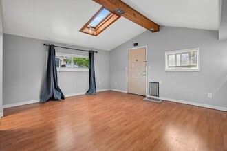 Building Photo - 136 Locust St