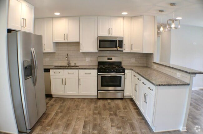 Building Photo - 508 Dalhart Ave