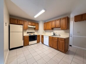 Building Photo - 19 Maple Ave