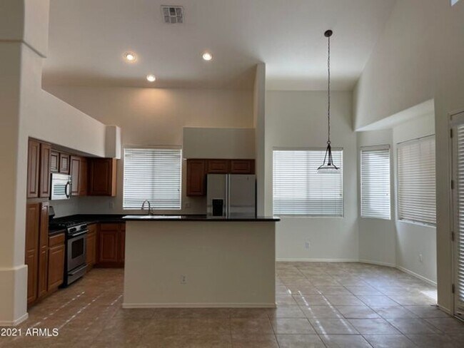 Foto del edificio - LARGE 4 BEDROOM HOME IN ANTHEM WEST