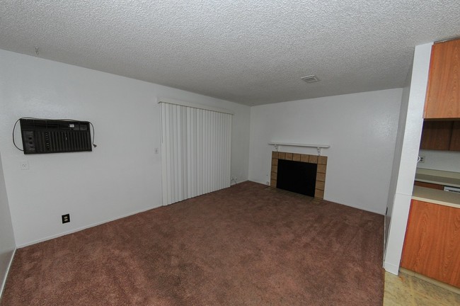 Building Photo - Ground level apartment in Vallejo