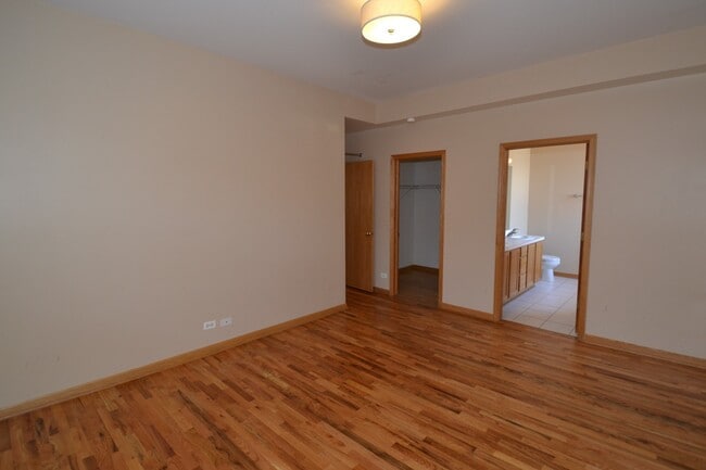 Pet Friendly 3 Bed 2 Bath Top Floor Unit - Pet Friendly 3 Bed 2 Bath Top Floor Unit Apartment