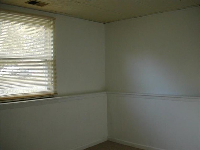 Building Photo - 2173 Hemlock Dr