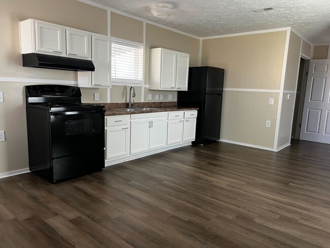 Building Photo - 709 N Collins Fwy