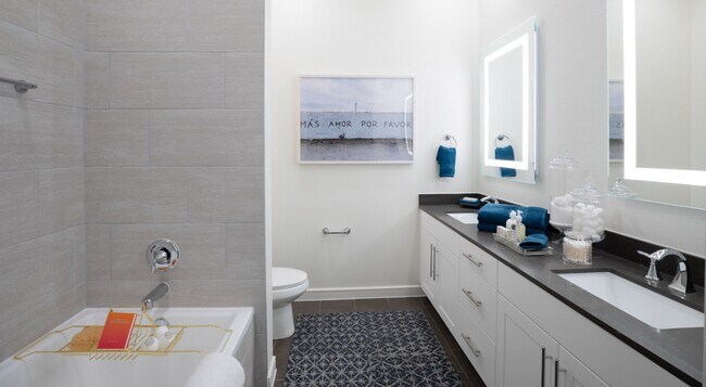 Foto del edificio - Urban Living with a Touch of Class