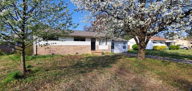 Building Photo - 904 Wadena Rd
