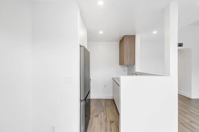 Building Photo - 3756 Mentone Ave