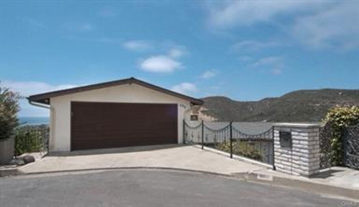 Primary Photo - 180 Degree Ocean View