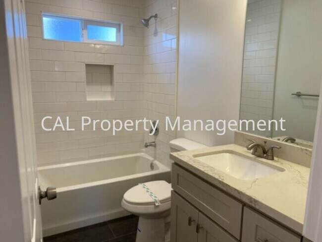 Foto del edificio - 3 bedroom 2 bathroom single level home!