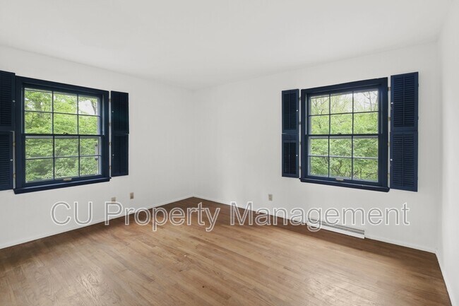 Foto del edificio - 2204 Broadmoor Dr
