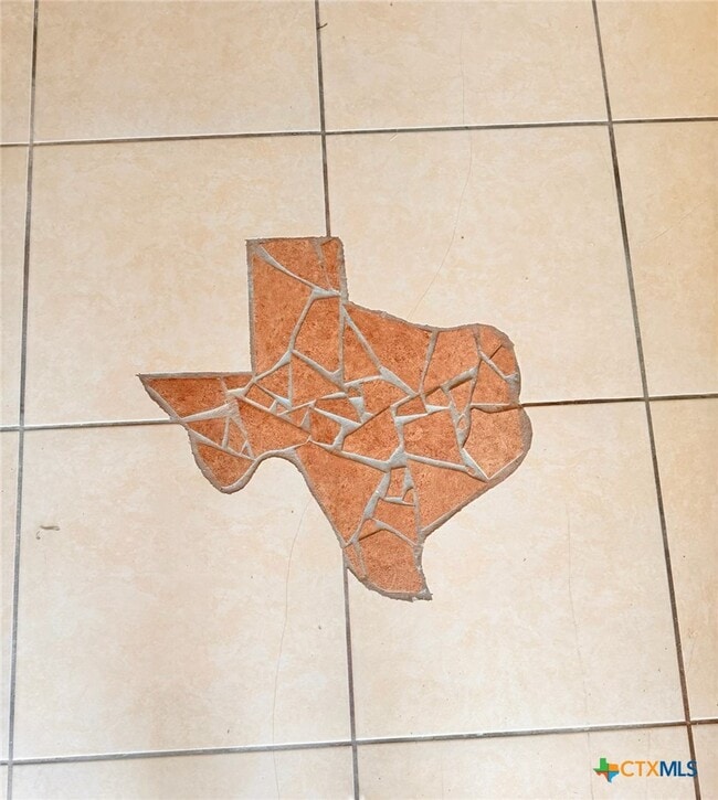 Building Photo - 102 Kings Ct