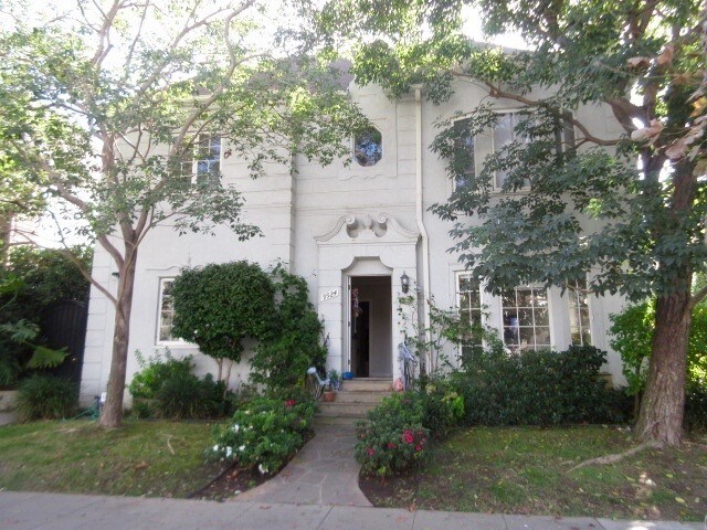 Building Photo - 9926 Robbins Dr