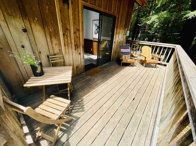 Private Deck - 75 Fern Rd