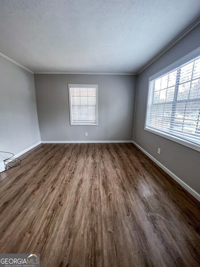 Building Photo - 562 Oak Hills Rd