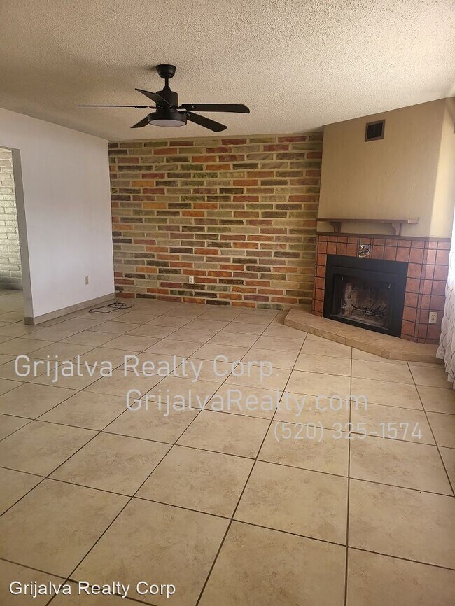 Foto del edificio - 3 br, 2 bath House - 7250 N Juniper Rd