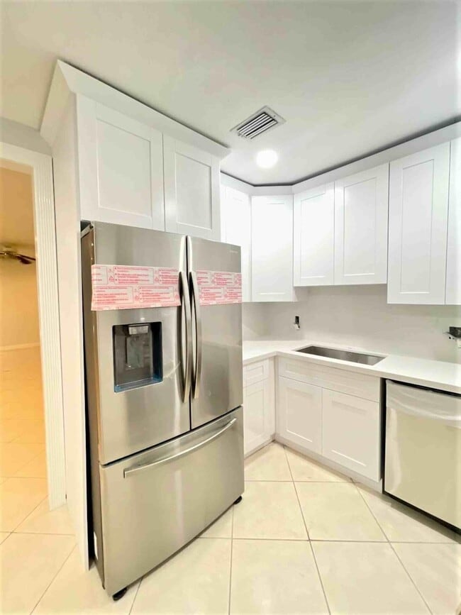 Foto del edificio - 700 NE 168th St