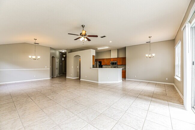 Foto del edificio - 301 N Lake Cunningham Ave