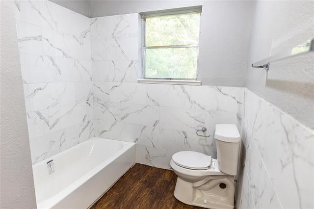 Foto del edificio - 5820 Wheaton Dr