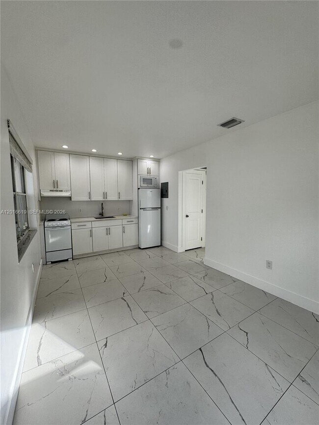 Foto del edificio - 2142 NW 1st St