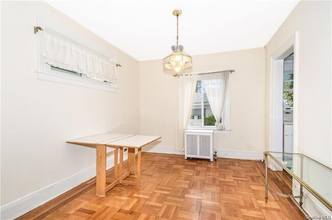 Foto del edificio - 6216 Riverdale Ave