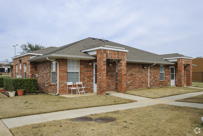 Foto del edificio - Garland Estates