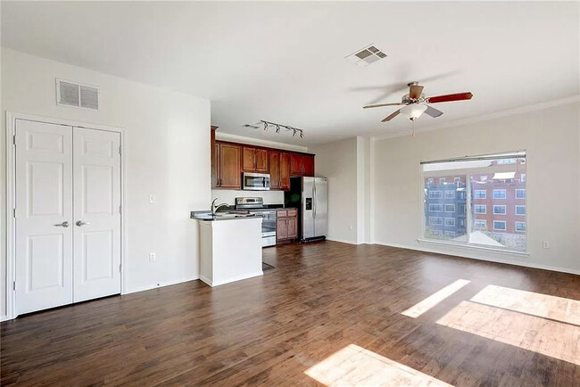Foto del edificio - 910 W 25th St