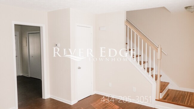 Living Room - 504 Lusardi Dr