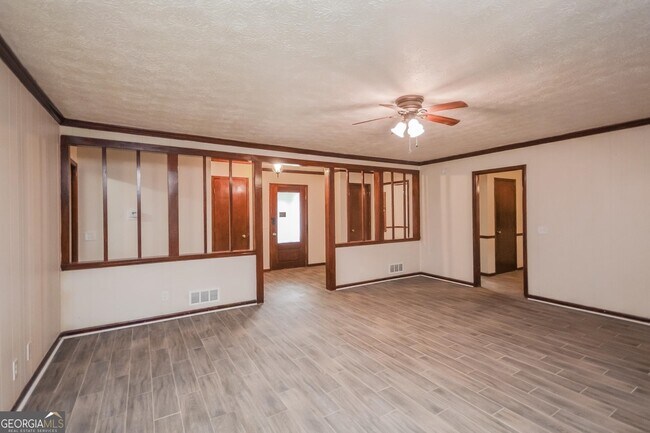 Foto del edificio - 2245 Pinewood Dr