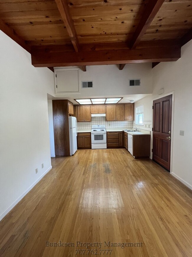 Foto del edificio - 6-Month Lease only – Charming West Petaluma Accessory Unit