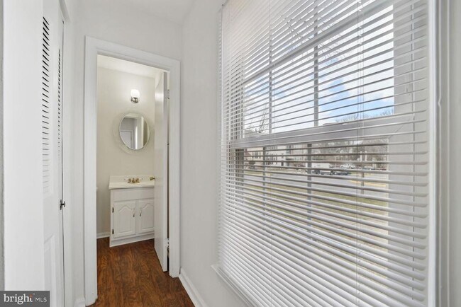 Foto del edificio - 5490 Safe Harbor Ct