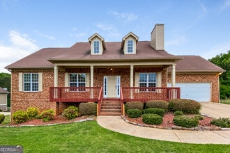 Building Photo - 136 Lawrence Dr