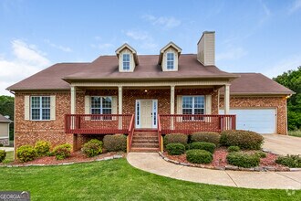 Building Photo - 136 Lawrence Dr