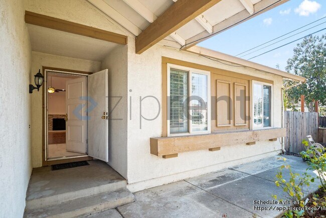 Foto del edificio - 1488 Gilbert Ave