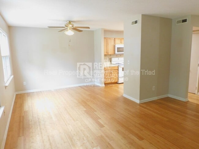 Foto del edificio - 4312 Edith Ln