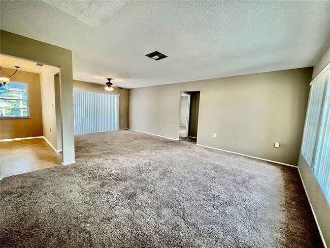 Foto del edificio - 8045 Durham Dr