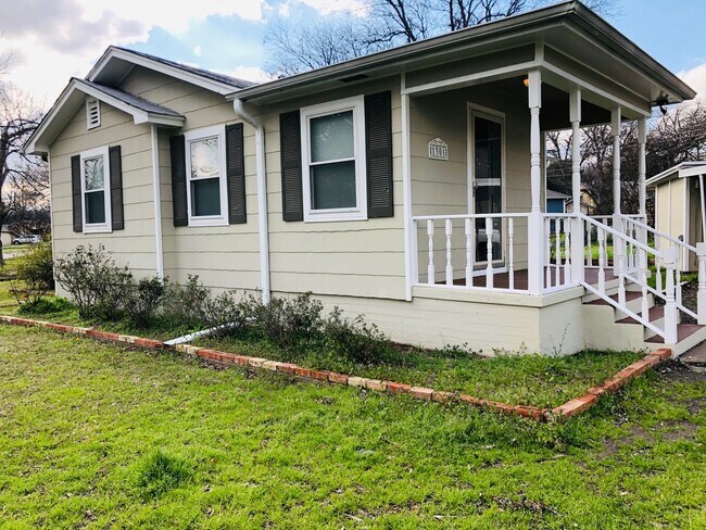 Foto del edificio - 1301 Greenbrier Dr