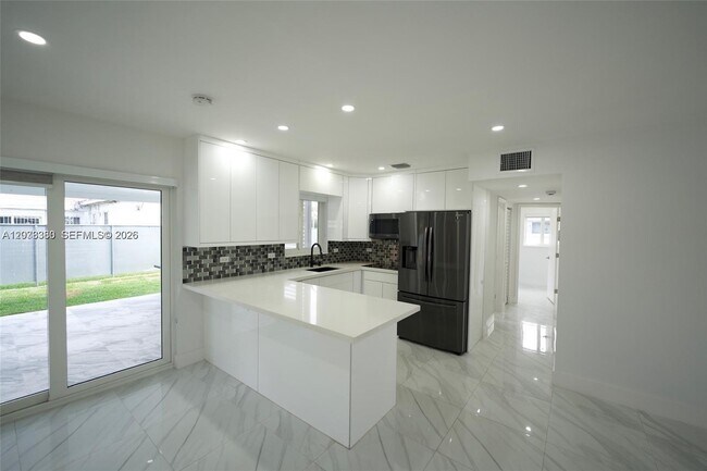 Foto del edificio - 10381 SW 32nd St