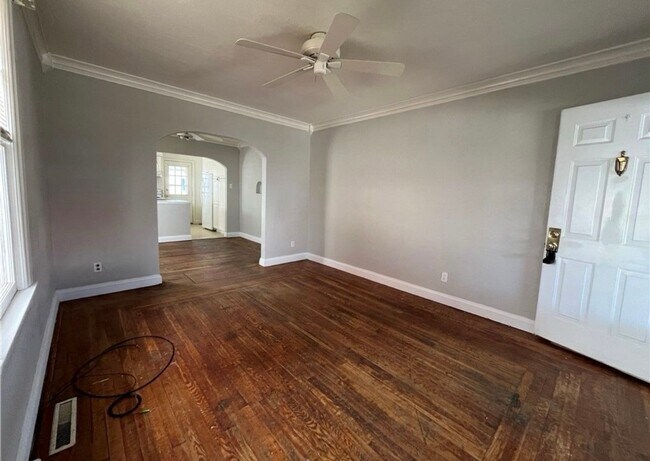 Foto del edificio - Cozy two-bedroom single family home close to Hospital