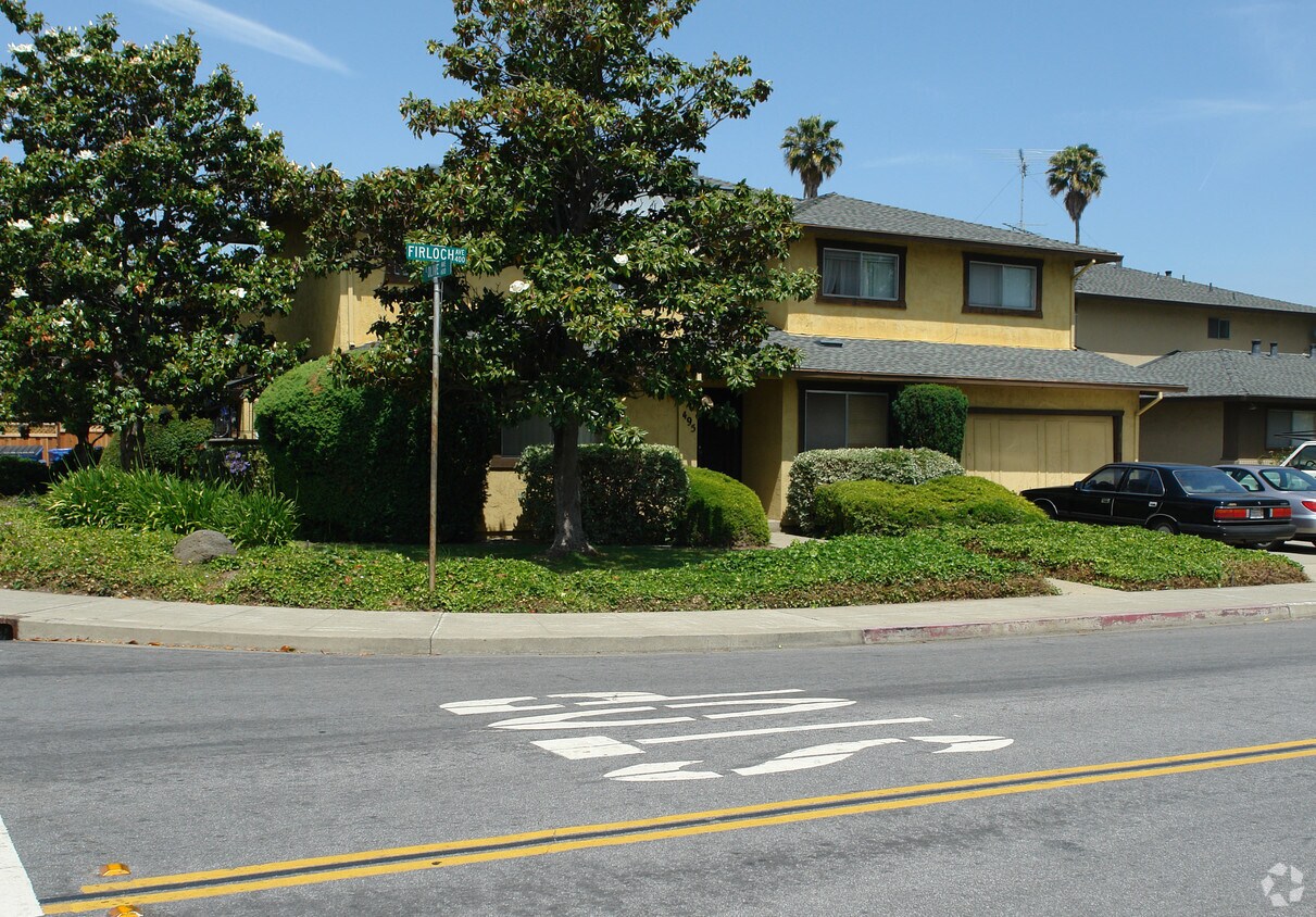 Foto del edificio - 495 Firloch Ave