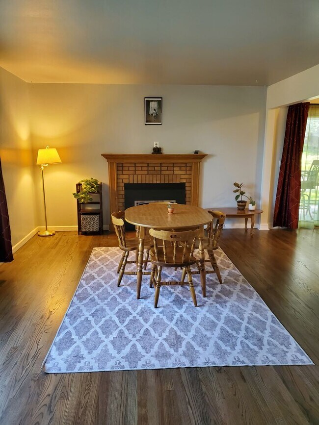 Foto del edificio - Spacious South Hill Home