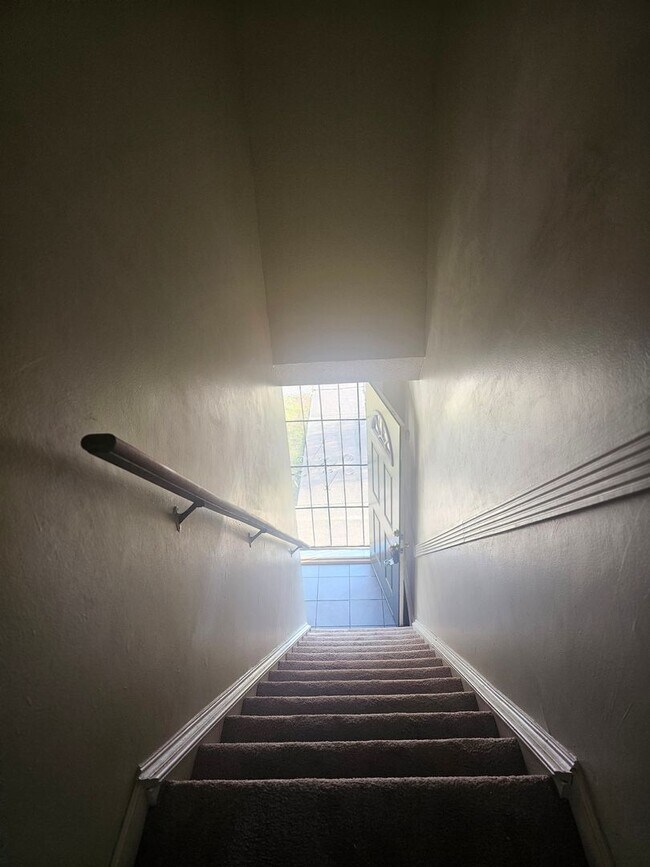 Building Photo - Updated 2BR Townhome Near S Beltline — Convenient Columbia Living
