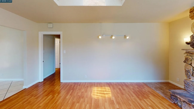 Building Photo - 2029 Sutter Ave
