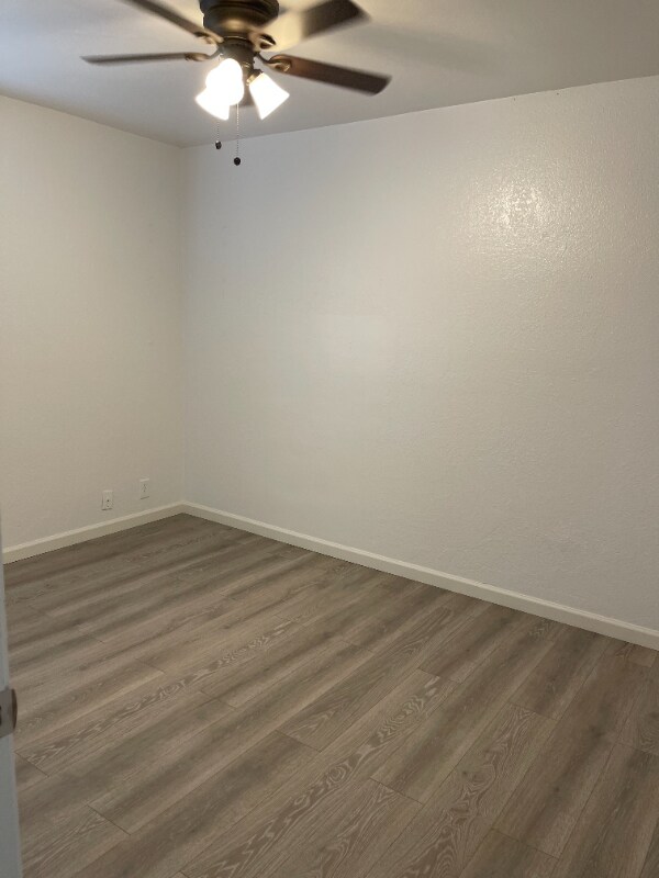Primary Photo - 220 W 9th St
