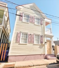 Building Photo - 8 Sires St