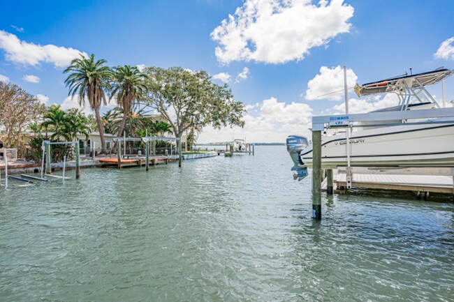 Building Photo - 14827 N Bayshore Dr